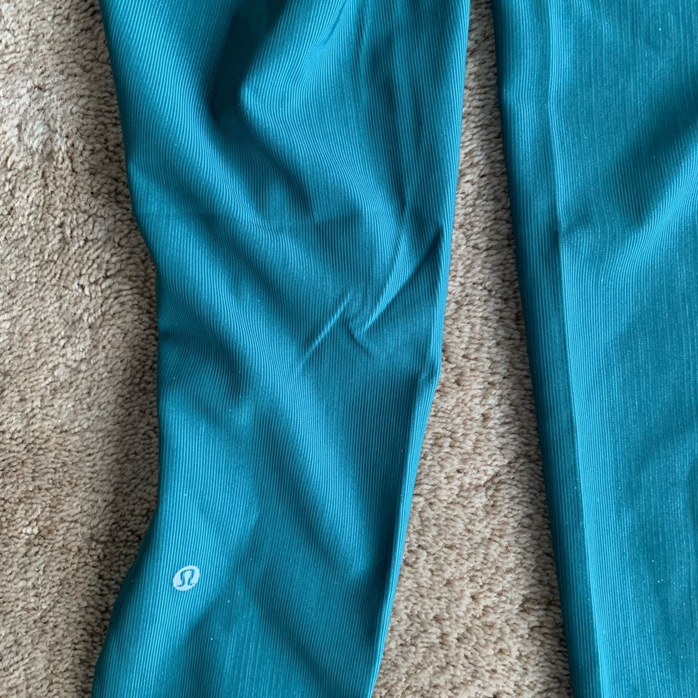 ⚠️⬇️⬇️NEW Lululemon size 8 base pace tight 25inch - Picture 3 of 10